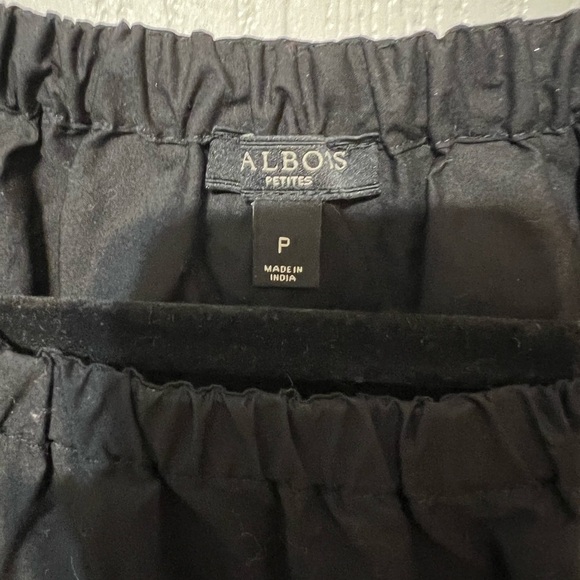 Talbots 3/4 Sleeve Black Top with Embroidered Flowers Size Small Petite - Picture 4 of 5